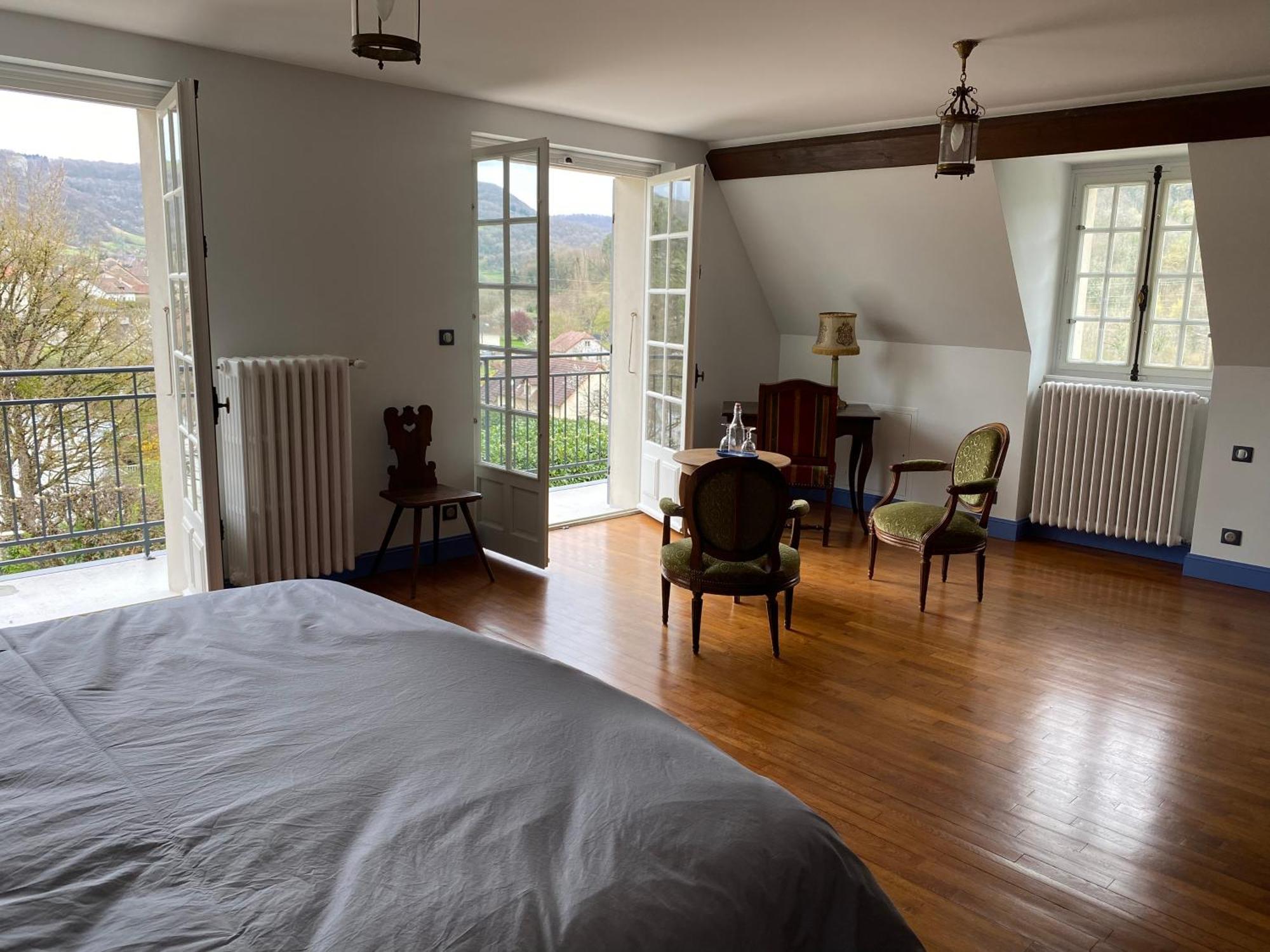 Longue Vue En Arbois Bed & Breakfast Exterior photo